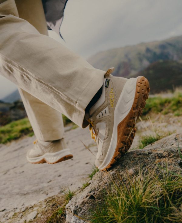 Women's Hightrail Waterproof Hiking Shoe  |  Birch/Lily Pad